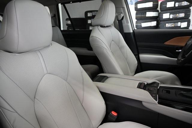 new 2025 Toyota Grand Highlander Hybrid car, priced at $59,372