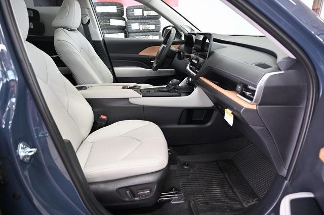 new 2025 Toyota Grand Highlander Hybrid car, priced at $59,372