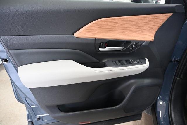 new 2025 Toyota Grand Highlander Hybrid car, priced at $59,372