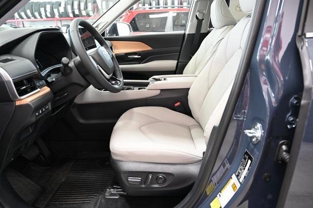 new 2025 Toyota Grand Highlander Hybrid car, priced at $59,372