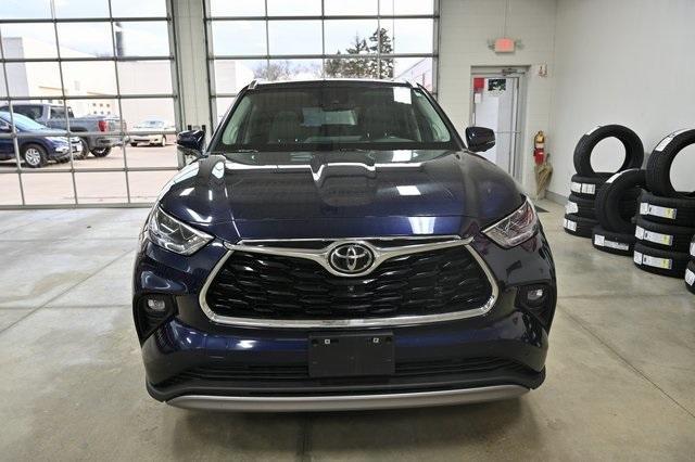 used 2023 Toyota Highlander car, priced at $41,900