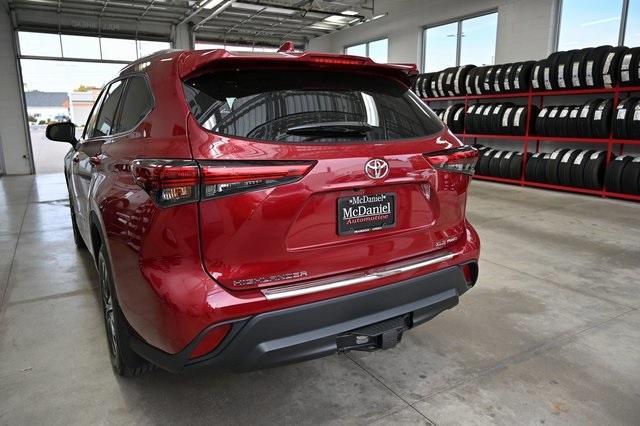 used 2022 Toyota Highlander car, priced at $38,600