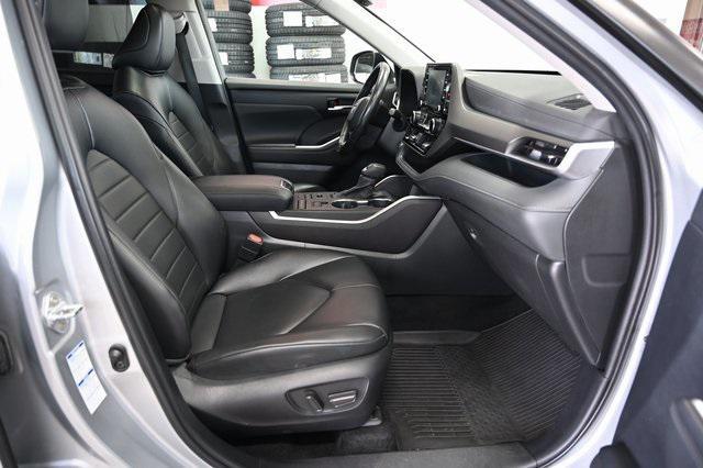 used 2022 Toyota Highlander car, priced at $37,900
