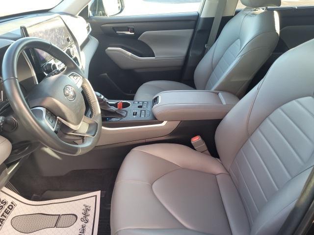 used 2023 Toyota Highlander car, priced at $37,900