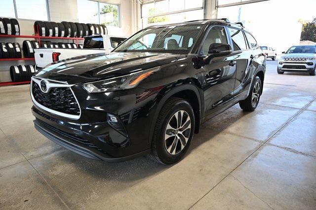 used 2023 Toyota Highlander car, priced at $36,900