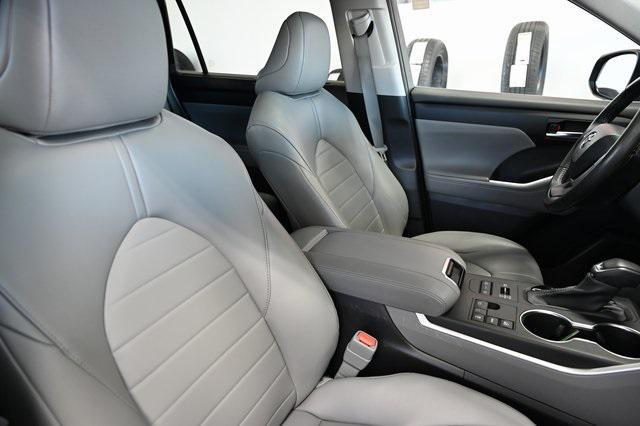 used 2023 Toyota Highlander car, priced at $36,900