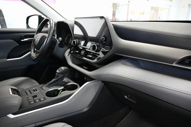 used 2023 Toyota Highlander car, priced at $36,900