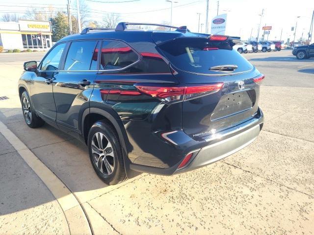used 2023 Toyota Highlander car, priced at $37,900