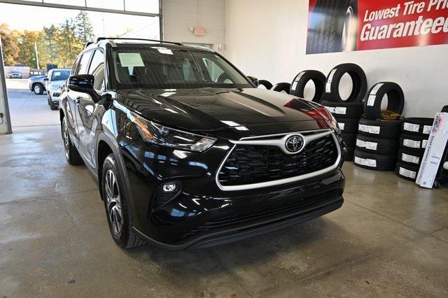used 2023 Toyota Highlander car, priced at $36,900