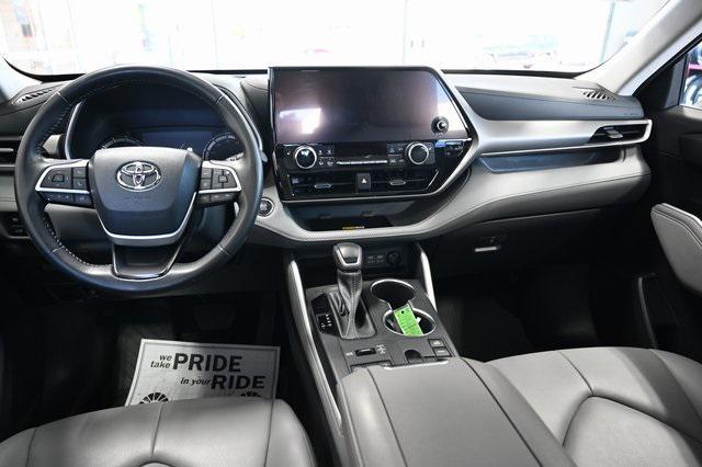 used 2023 Toyota Highlander car, priced at $36,900