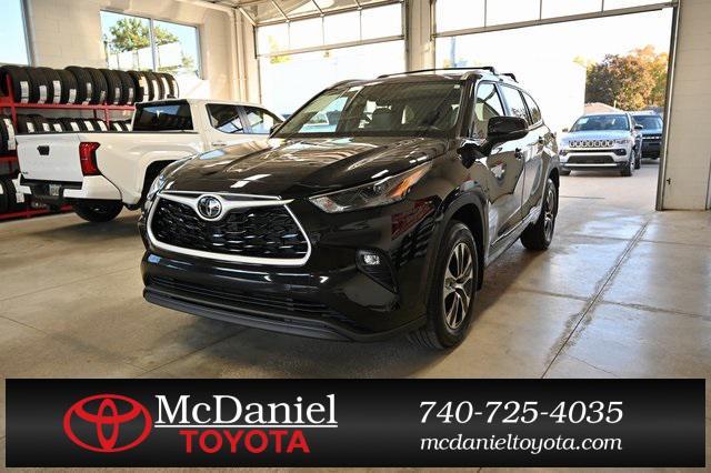 used 2023 Toyota Highlander car, priced at $36,900