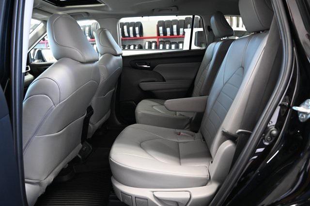 used 2023 Toyota Highlander car, priced at $36,900