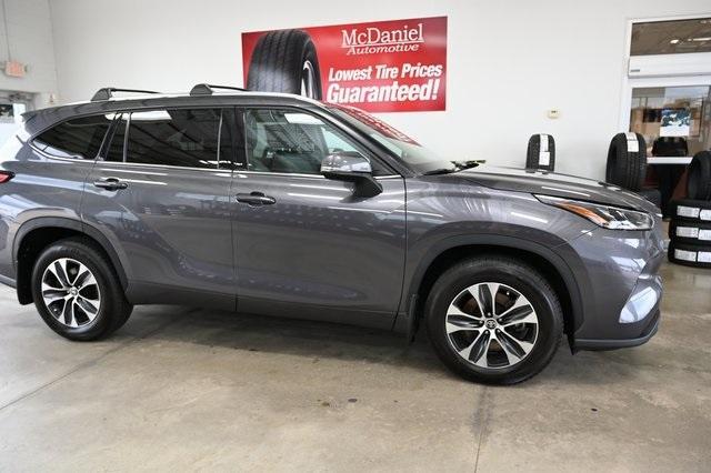 used 2021 Toyota Highlander car, priced at $33,900