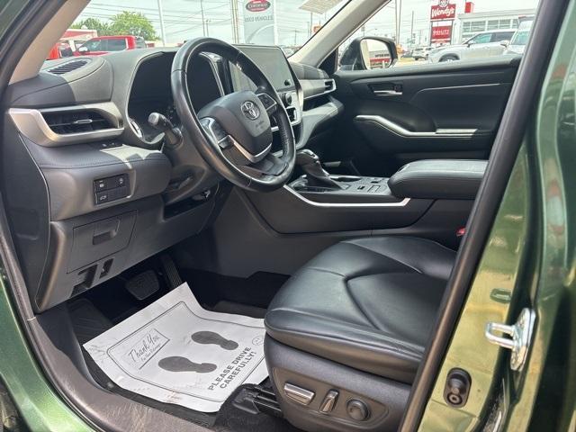 used 2023 Toyota Highlander car, priced at $38,900