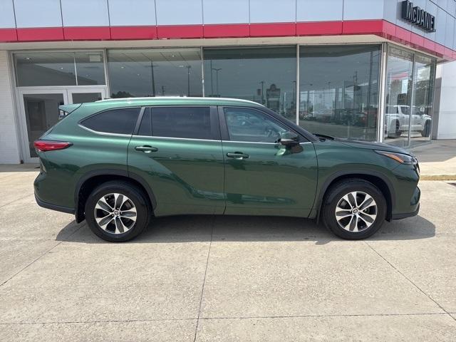 used 2023 Toyota Highlander car, priced at $38,900