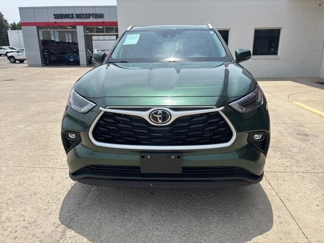 used 2023 Toyota Highlander car, priced at $38,900