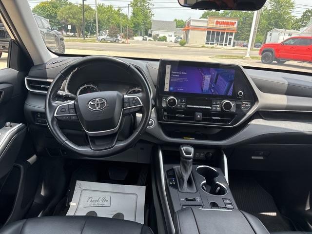 used 2023 Toyota Highlander car, priced at $38,900