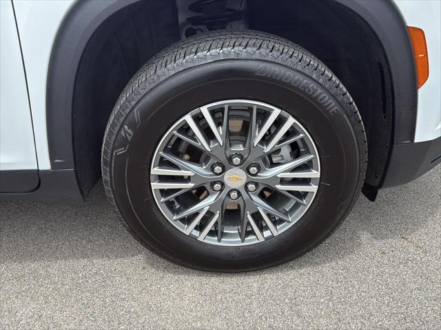 used 2025 Chevrolet Traverse car, priced at $38,833