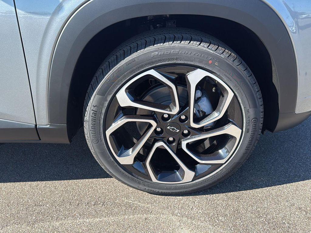 new 2025 Chevrolet Trax car, priced at $27,890