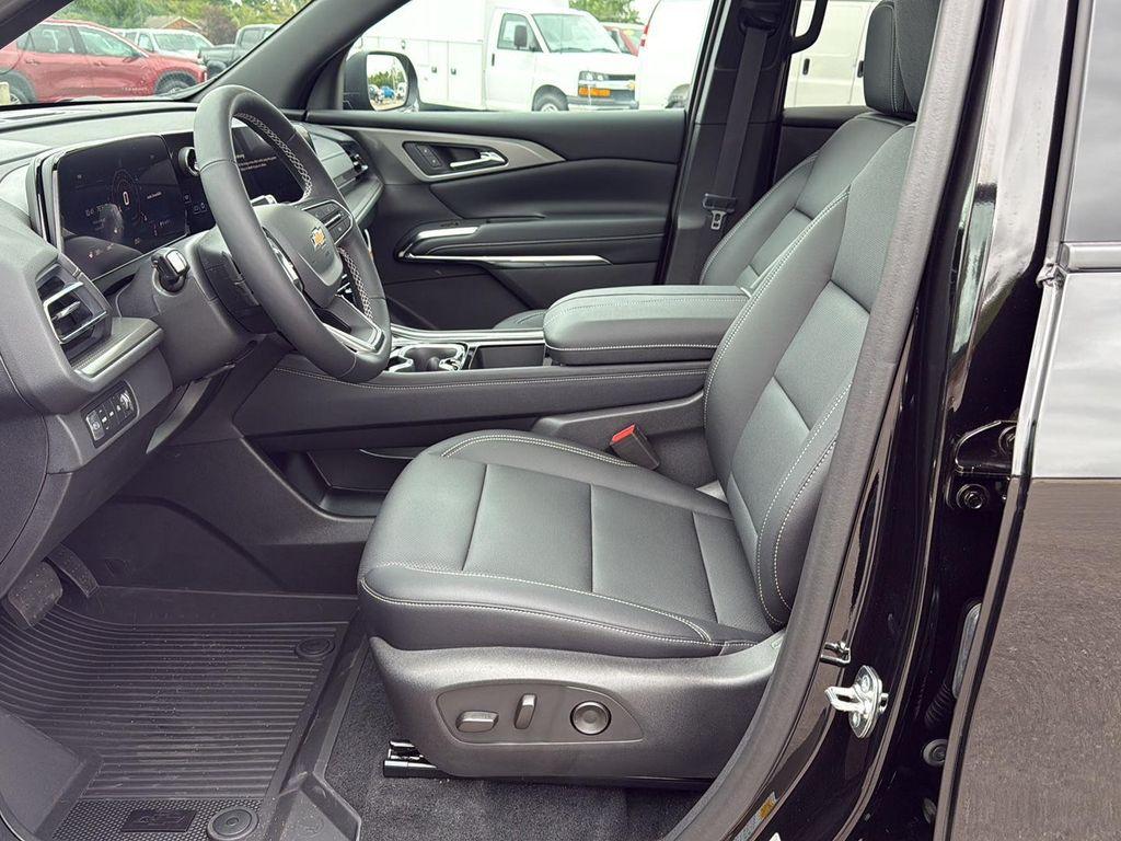 new 2025 Chevrolet Traverse car, priced at $49,389
