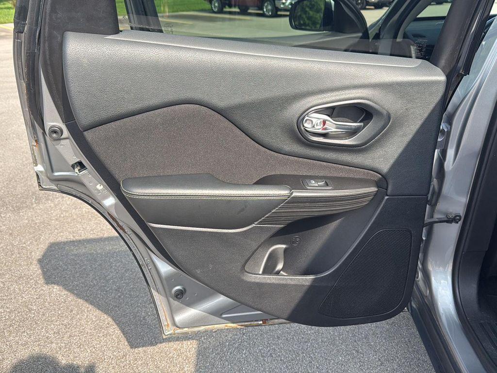 used 2014 Jeep Cherokee car, priced at $8,495