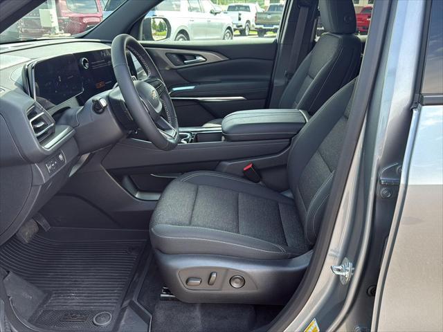 new 2025 Chevrolet Traverse car, priced at $43,144