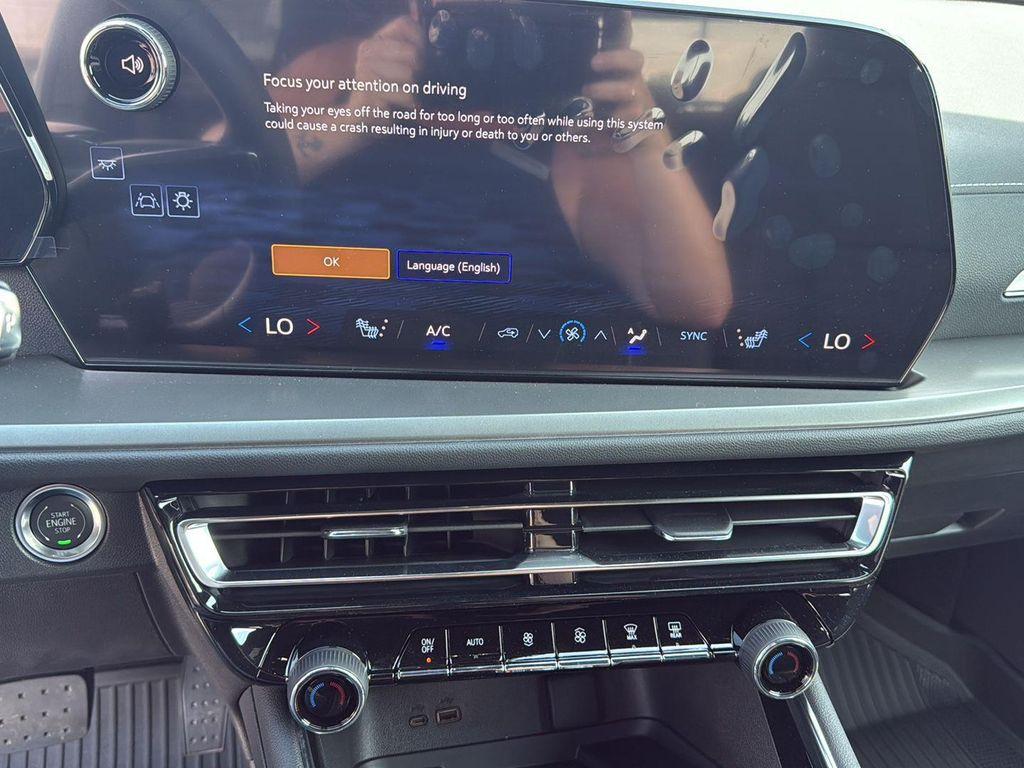 new 2025 Chevrolet Traverse car, priced at $42,644