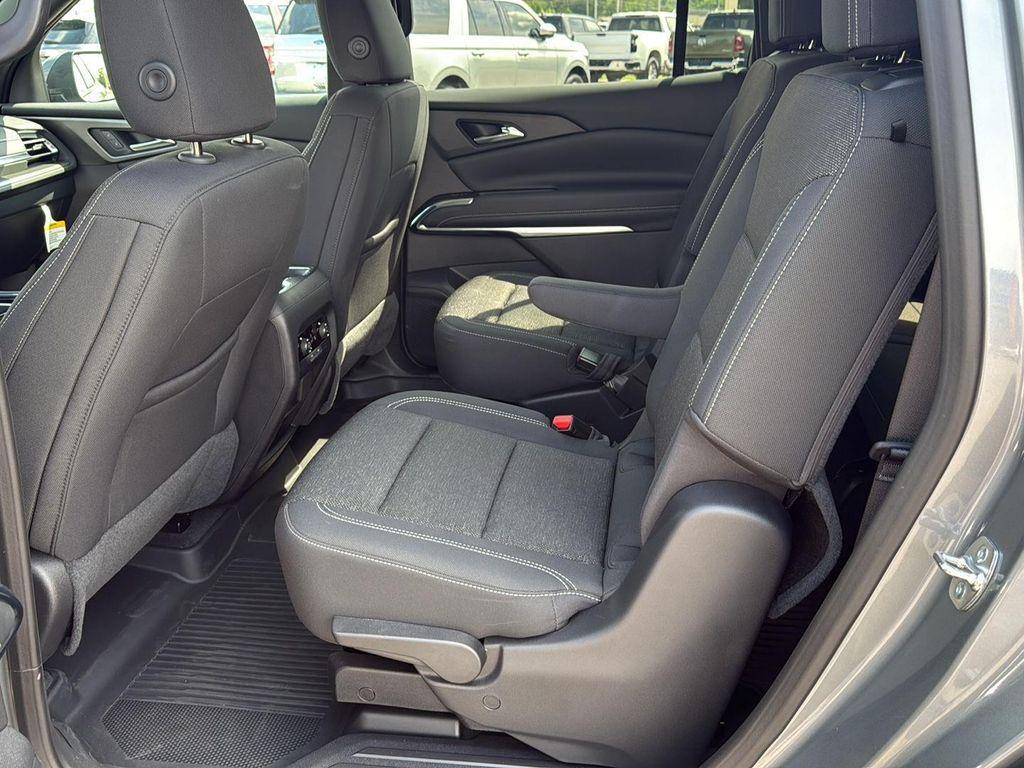 new 2025 Chevrolet Traverse car, priced at $42,644