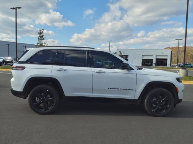 new 2025 Jeep Grand Cherokee car, priced at $44,495