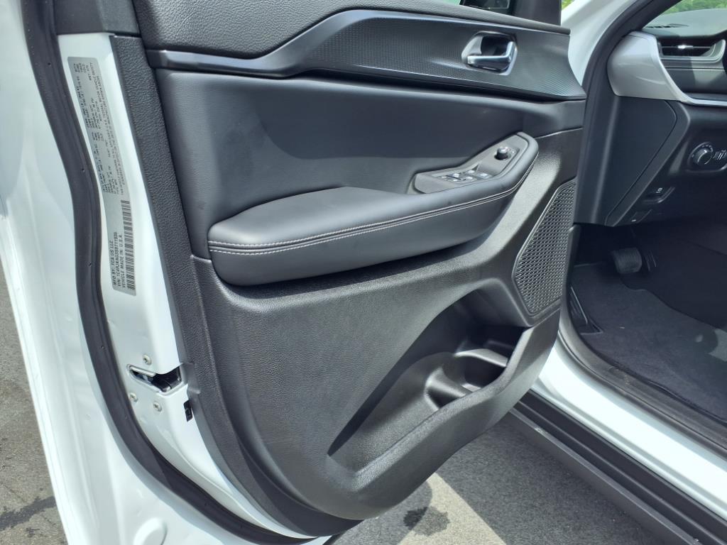new 2025 Jeep Grand Cherokee L car, priced at $40,992
