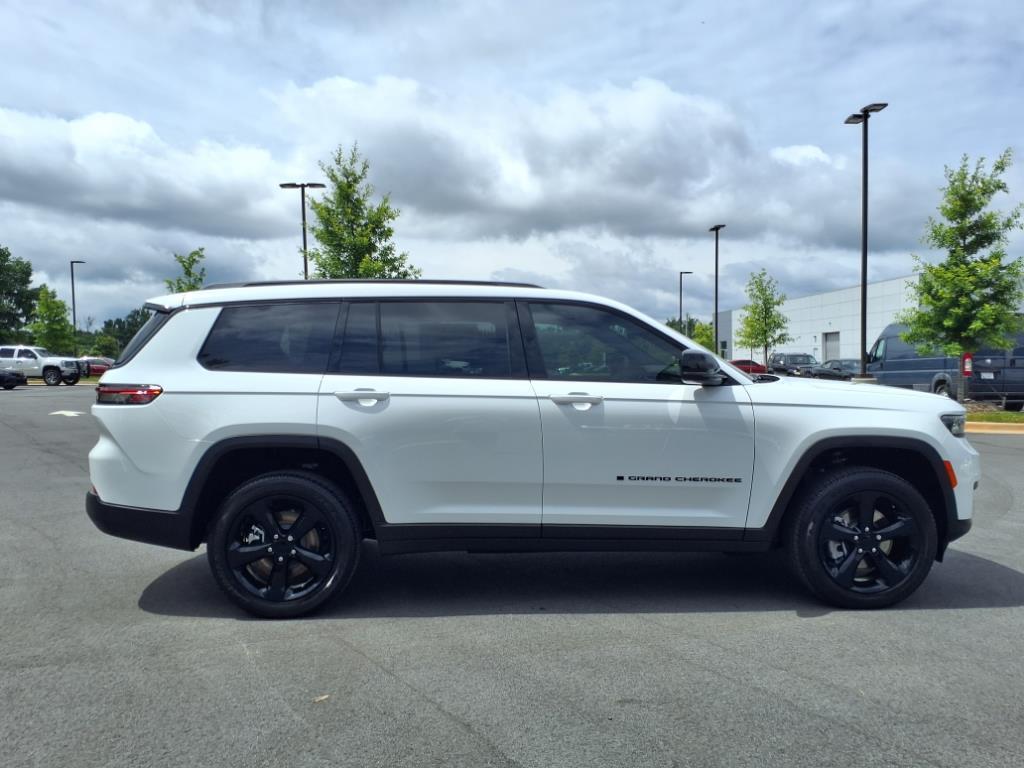 new 2025 Jeep Grand Cherokee L car, priced at $40,992