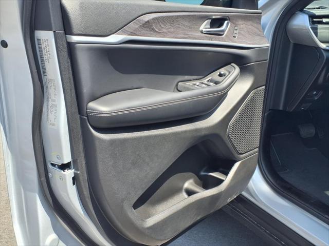 new 2025 Jeep Grand Cherokee car, priced at $45,266