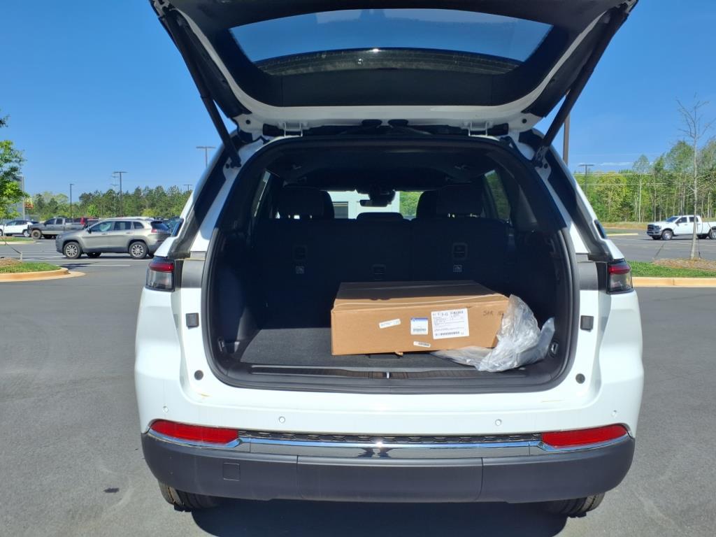 new 2025 Jeep Grand Cherokee car, priced at $34,125