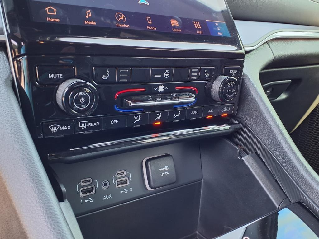 new 2025 Jeep Grand Cherokee L car, priced at $48,579