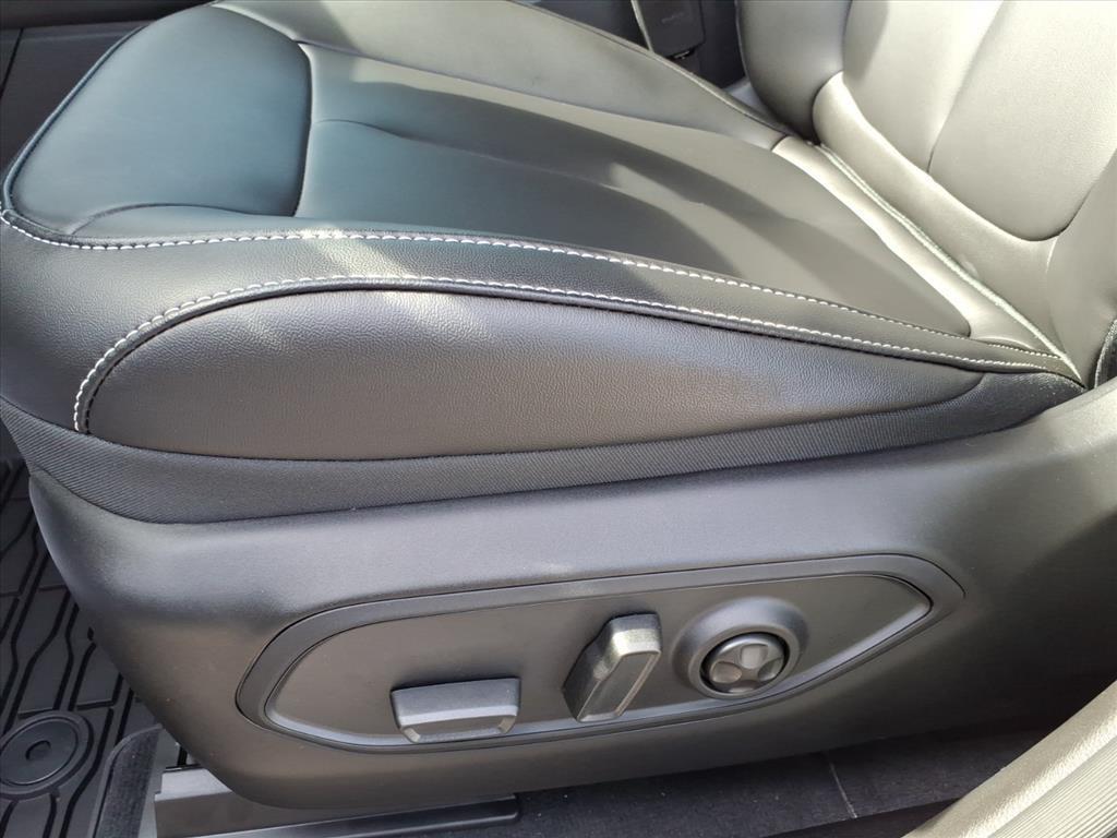 new 2025 Jeep Grand Cherokee car, priced at $43,385