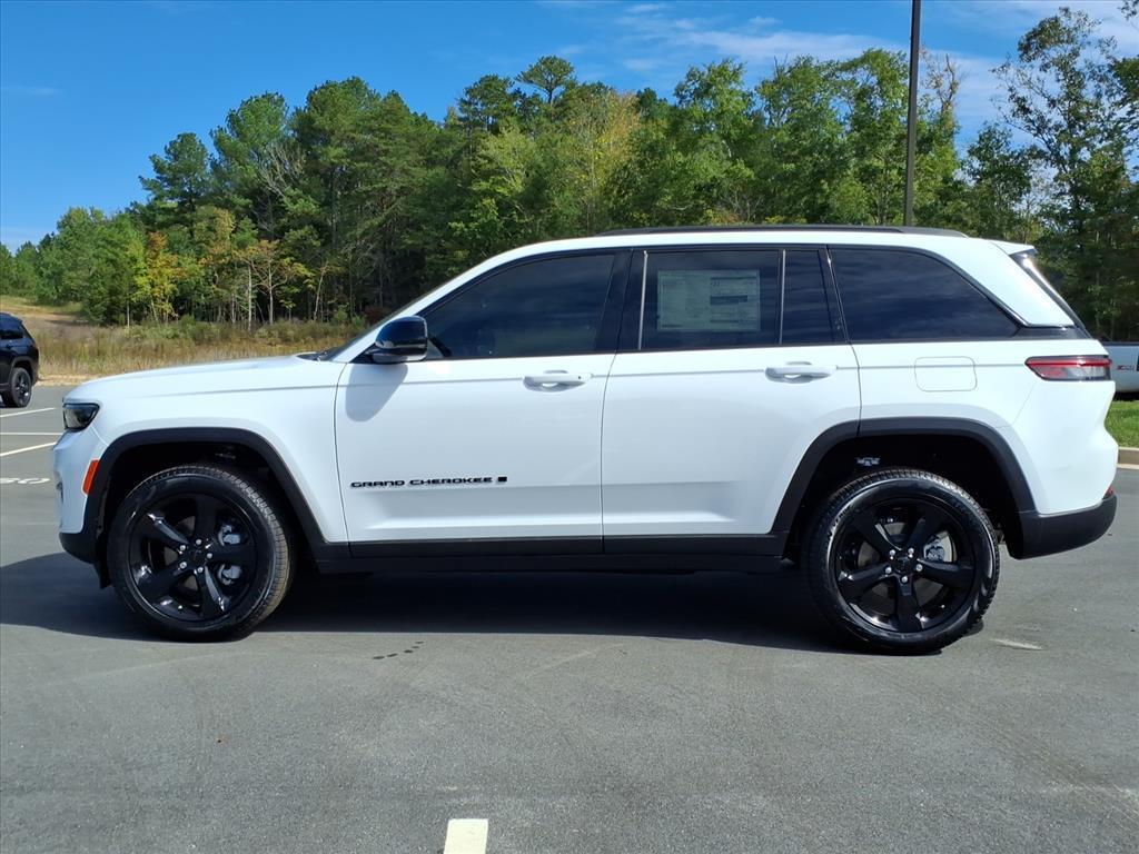 new 2025 Jeep Grand Cherokee car, priced at $43,385
