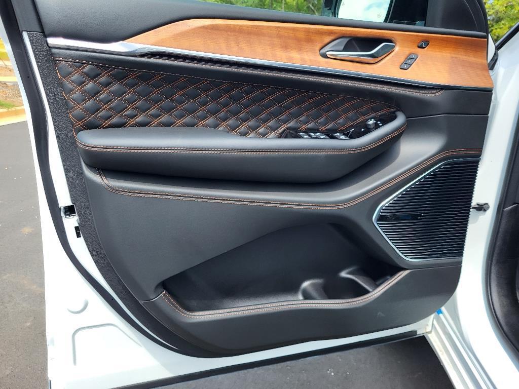 new 2024 Jeep Grand Cherokee car, priced at $72,605