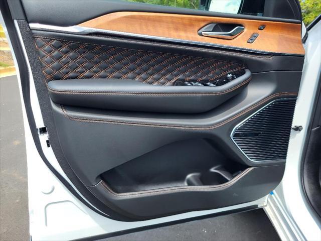 new 2024 Jeep Grand Cherokee car, priced at $72,605