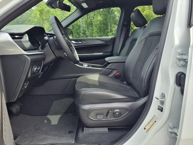 new 2025 Jeep Grand Cherokee L car, priced at $44,872