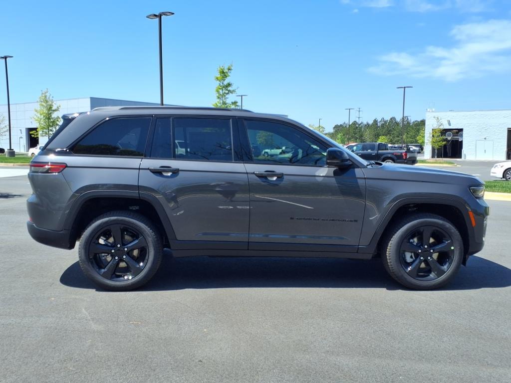 new 2025 Jeep Grand Cherokee car, priced at $46,905