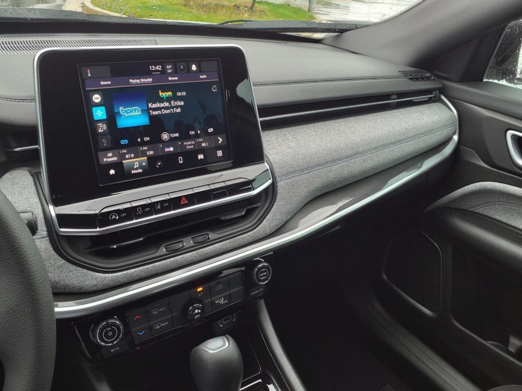 new 2025 Jeep Compass car, priced at $26,586