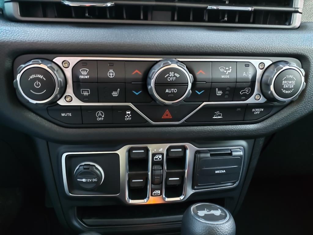 new 2025 Jeep Wrangler car, priced at $47,856