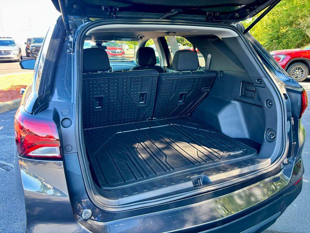used 2023 Chevrolet Equinox car, priced at $22,876