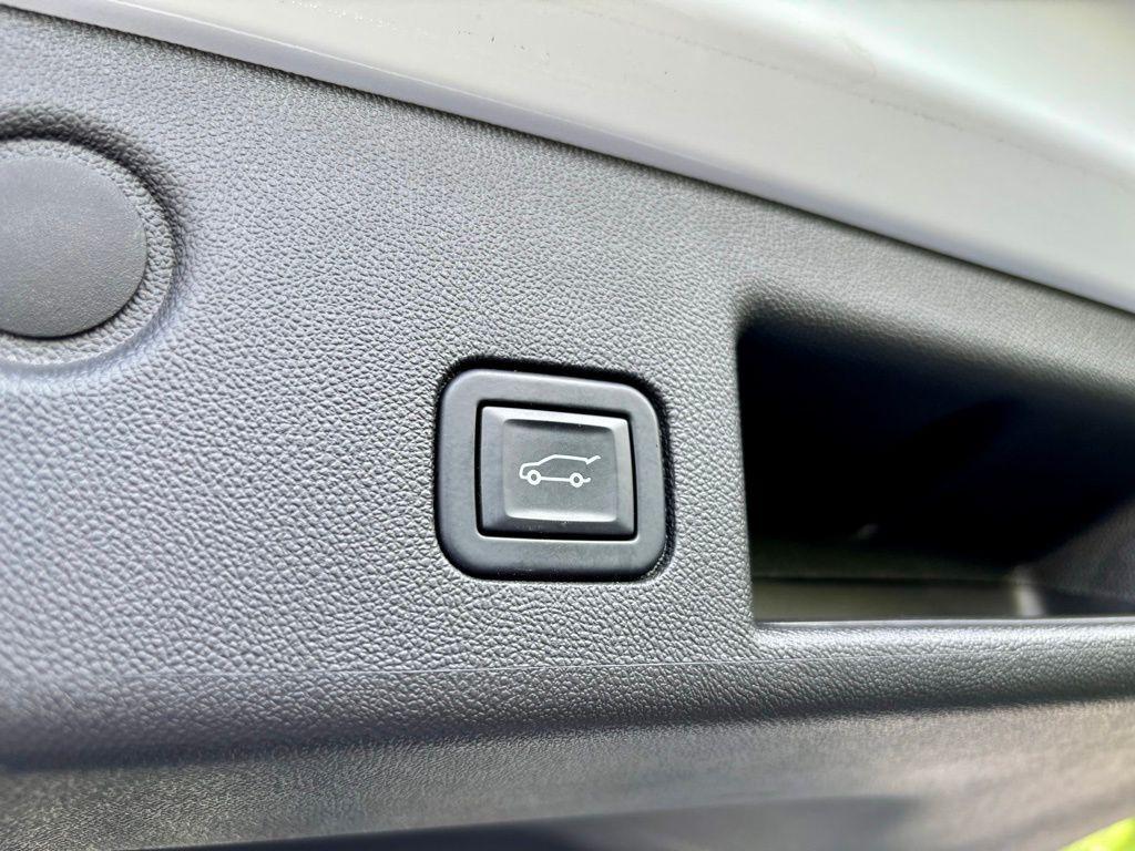 used 2022 Chevrolet Equinox car, priced at $23,815