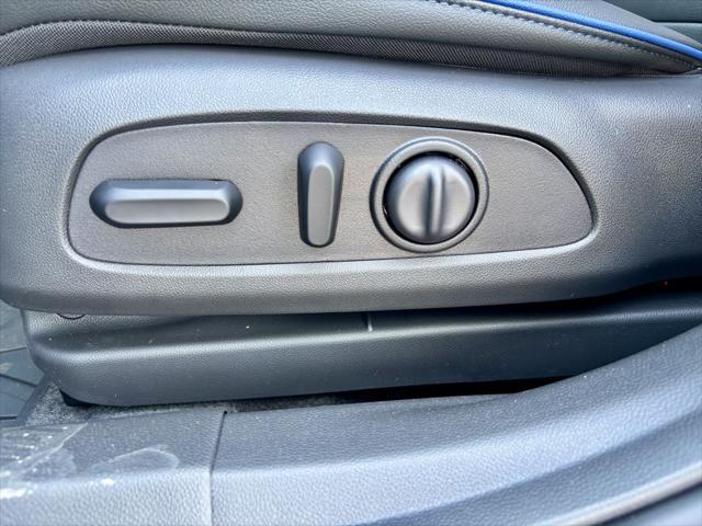 new 2025 Buick Envista car, priced at $30,220