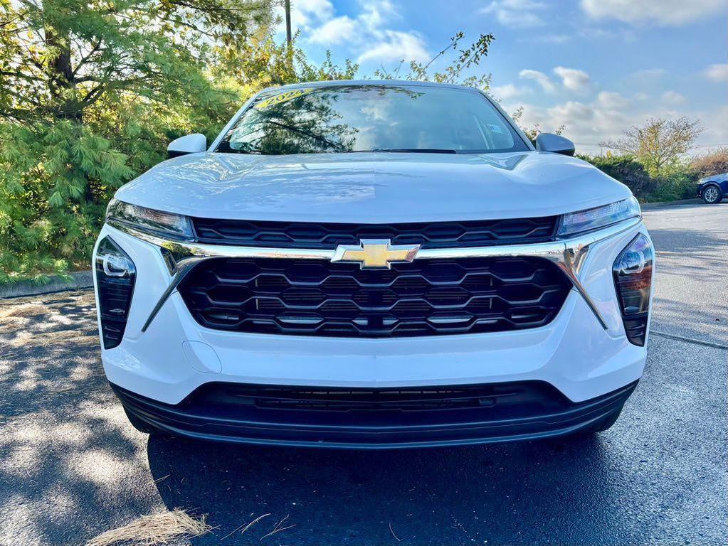 used 2024 Chevrolet Trax car, priced at $20,183