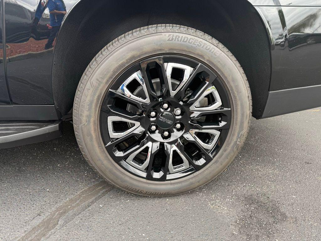 new 2025 GMC Yukon XL car, priced at $73,729