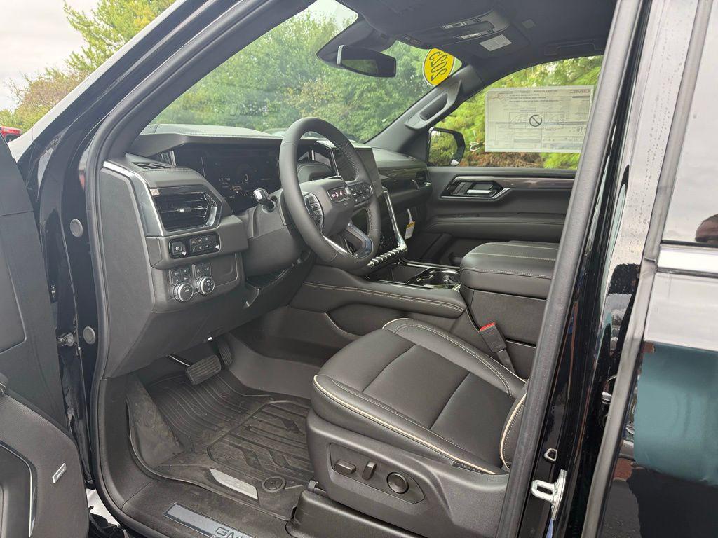 new 2025 GMC Yukon XL car, priced at $73,729