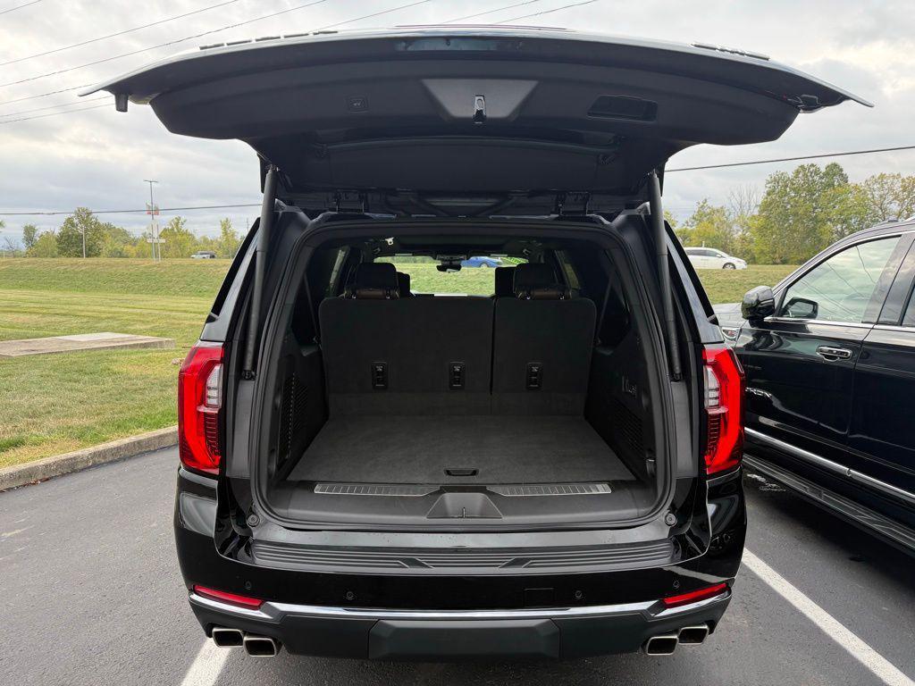 new 2025 GMC Yukon XL car, priced at $73,729