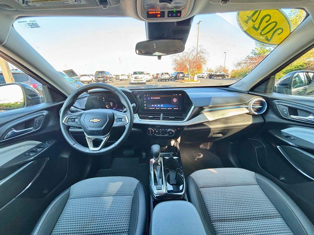 used 2024 Chevrolet Trax car, priced at $22,671